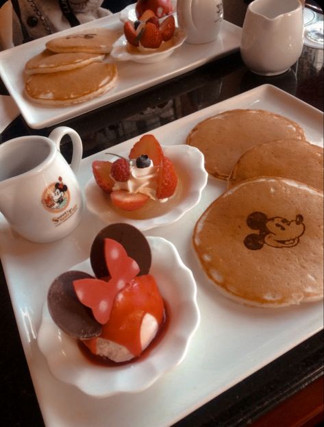 Disney Breakfast Ideas At Home, Disney Pancakes, Disneyland Breakfast, Disney Princess Breakfast, Disney Breakfast, Mickey Waffle, Aesthetic Disney, Pancake Breakfast, Disney World Pictures