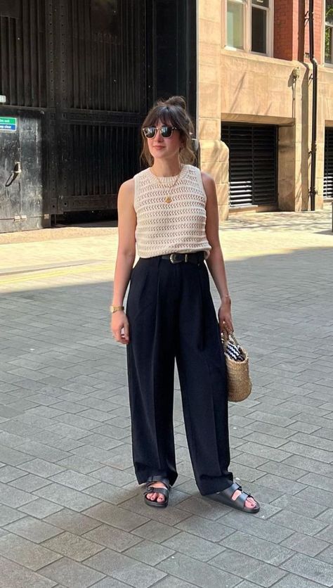 Comeing Soon 😊 Scandinavian Work Outfit Summer, Navy Linen Trousers Outfit Women, Dark Jeans Summer Outfit, Jeans Dinner Outfit Summer, Midsize Summer Business Casual Outfits, California Aesthetic Outfit Spring, Grey Linen Trousers Outfit, Casual 30 Year Old Outfits, 80kg Woman Outfit