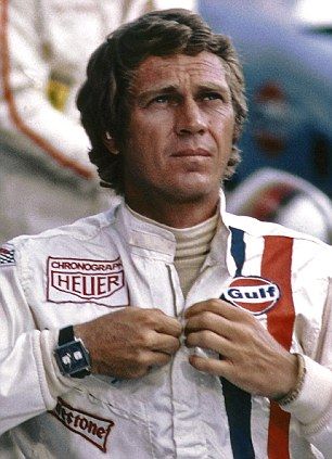 Steve McQueen wearing the TAG Heuer Monaco chronograph watch in the 1971 movie Le Mans Steve Mcqueen Style, Steve Mcqueen Le Mans, Steven Mcqueen, Ali Mcgraw, Мотоциклы Harley Davidson, Tag Heuer Monaco, Gulf Racing, Steve Mc, Anthony Hopkins