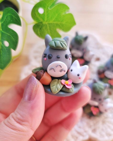 Really in love with the clay desk buddies I made (thank u for giving them all homes!!) 🥹 would you be interested in limited amounts of desk buddy commissions? 👀 🏷 #polymerclaycreations #polymerclayartist #animegirlskawaii #myneighbortotoro #totorolover #polymerclaycreation #polymerclaycharms #myneighbourtotoro #ghibliart #polymerclayart #ghiblifanart #figurines #kawaiiartwork #kawaiicute Clay Birthday Ideas, Cute Kawaii Clay Ideas, Cute Clay Figures Kawaii, Cute Clay Crafts Kawaii, Polymer Clay Crafts Cute, Polymer Clay Desk Buddies, Clay Red Panda, Funny Clay Ideas, Clay Desk Buddies