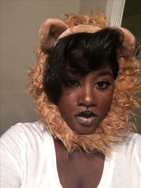 Lion makeup #halloweenmakeup Cute Bear Makeup, Lion Makeup, Bear Makeup, Short Dyed Hair, Bear Halloween, Fun Makeup, Makeup Face, Cute Bears, Halloween Makeup