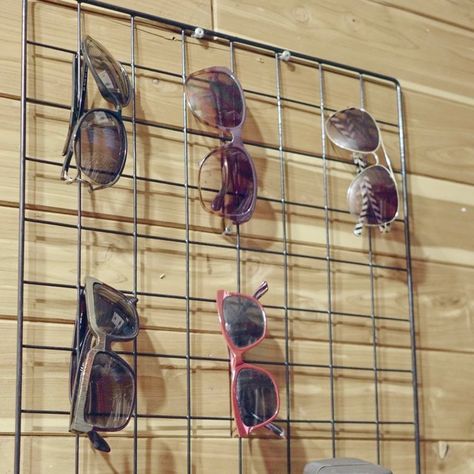 Glasses Storage Ideas, Diy Sunglasses Organizer, Glasses Organization, Dollar Store Closet Organization, Flip Flop Organizer, Diy Sunglasses Holder, Sunglasses Storage Diy, Pipe Closet, Drawers Organization