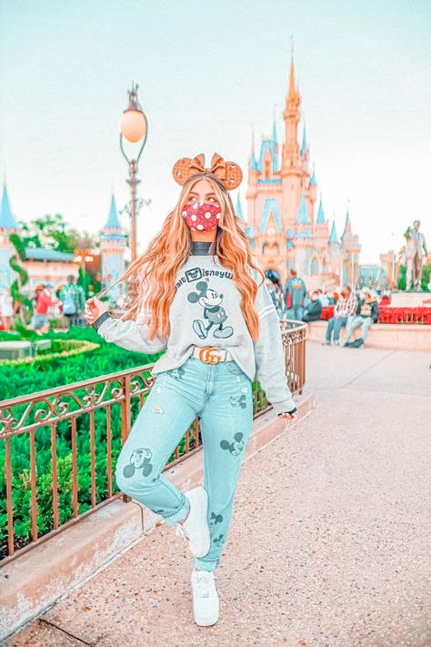 Disneyland Outfit Ideas, Outfit Ideas For Moms, Bows Design, Disney Poses, Disney Picture Ideas, Disney Outfits Women, Theme Park Outfits, Disney Lifestyle, Cute Disney Outfits