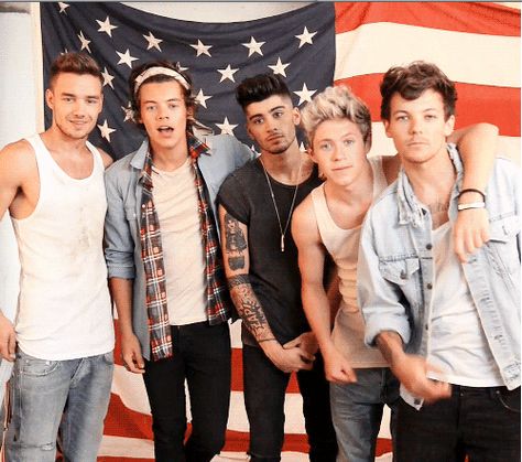 #usa #flag #onedirection #bandana Harry Styles One Direction, 1d Day, One Direction Songs, Midnight Memories, One Direction Photos, Five Guys, One Direction Harry, One Direction Pictures, I Love One Direction