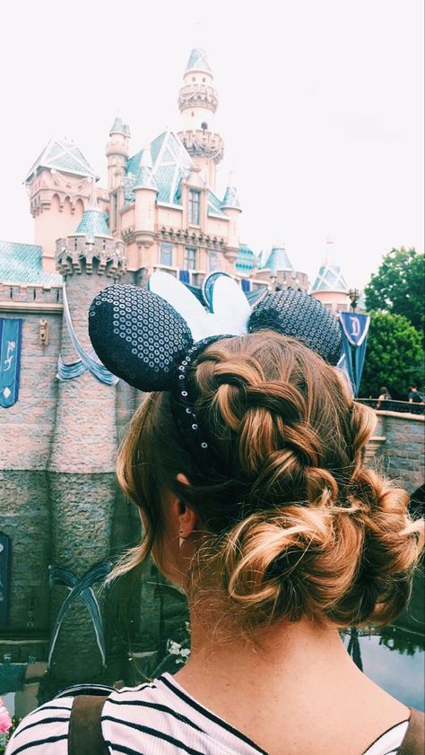 Fun Disney Hairstyles, Disney Hairstyles For Park, Short Hair Disney Hairstyles, Makeup For Disney World, Updos For Disney World, Hairstyle With Mickey Ears, Disney Hairstyles With Ears Short Hair, Disneyland Hairstyle, Disney World Makeup