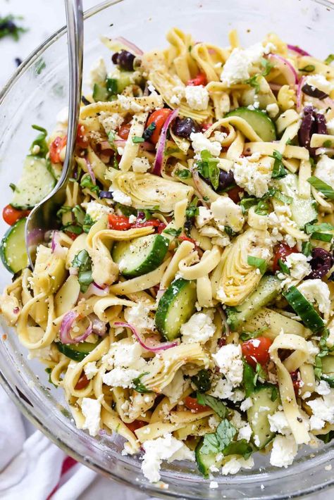 Bread Salad Recipe, Artichoke Heart Recipes, Homemade Pasta Salad, Cucumber Pasta Salad, Vegetarian Pasta Salad, Feta Pasta Salad, Greek Pasta Salad, Greek Pasta, Greek Salad Pasta