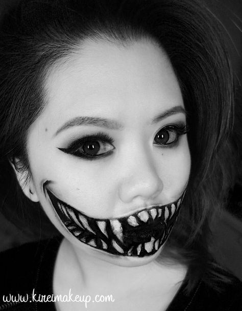 Create this easy Halloween Monster Teeth makeup using just face paint! Halloween Face Paintings, Hallowen Schminke, Teeth Makeup, Black Halloween Makeup, Makeup Tutorial Halloween, Monster Teeth, Halloween Makeup Clown, Halloween Make-up Looks, Monster Makeup