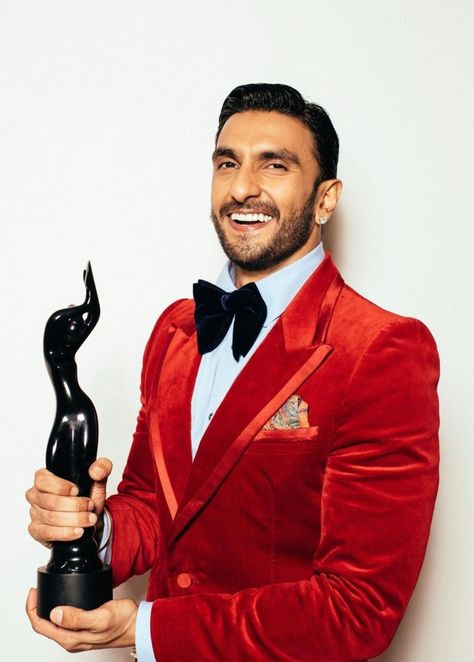 Filmfare Award, Kabir Khan, Sunil Gavaskar, Kapil Dev, First World Cup, Ammy Virk, Ranveer Singh, Star Cast, News Website