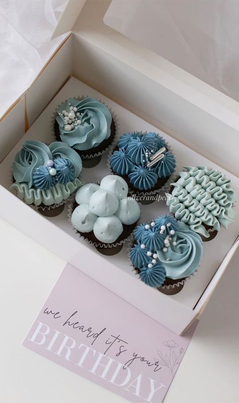 59 Pretty Cupcake Ideas for Wedding and Any Occasion Deer Flowers, Purple Cupcakes, Cupcake Decorating Tips, Fancy Cupcakes, Blue Cupcakes, Pretty Cupcakes, Cupcake Cake Designs, Buttercream Cupcakes, Cake Decorating Piping