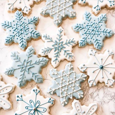 Snowflake sugar cookie The Best Christmas Cookies, Snowflake Sugar Cookies, Snowflake Sugar, Christmas Sugar Cookies Decorated, Cookies Decorated With Royal Icing, Cute Christmas Cookies, Snowflake Cookies, Winter Cookie, Christmas Tree Cookies