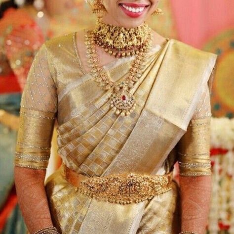 Gold Saree Wedding, Golden Color Saree, South Indian Wedding Saree, Golden Saree, Bridal Sarees South Indian, Indian Bridal Sarees, Pattu Saree Blouse Designs, Wedding Saree Blouse, Saree Blouse Neck Designs