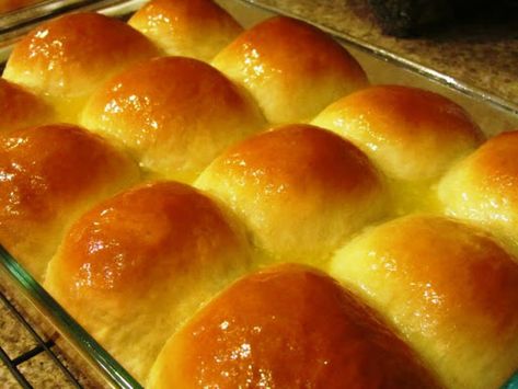 Old Fashioned Yeast Rolls Recipe, Cinn Rolls, Hot Rolls, Homemade Yeast Rolls, Yeast Rolls Recipe, Hot Roll, No Yeast Dinner Rolls, Homemade Rolls, Yeast Bread Recipes