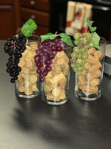 Vintage Centerpiece with Cork and Grapes Wine Birthday Party Decorations, Wine Table Decor, Wine Cork Centerpiece, Wine Centerpiece, Wine Birthday Party, Winery Decor, Wine Party Theme, Wine Cork Diy Projects, Vintage Birthday Party