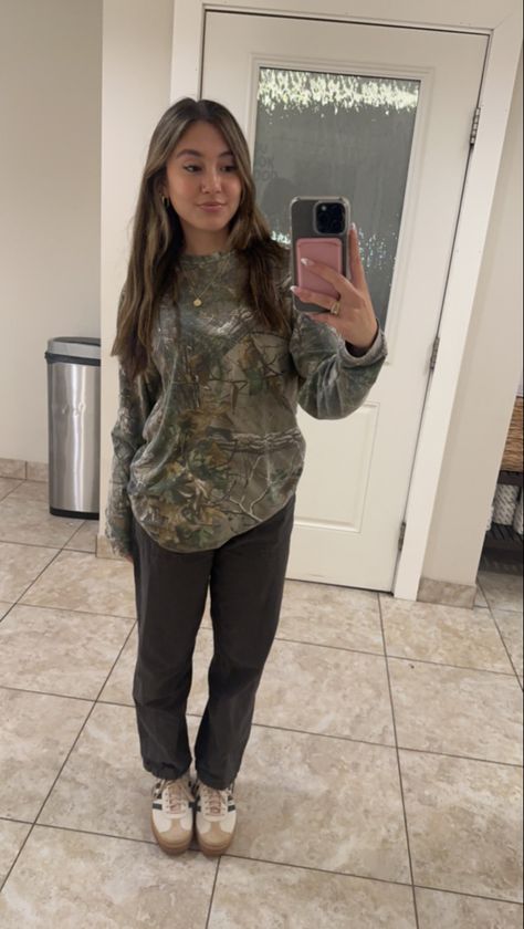 Camo Shirt Outfit Women, Camo Outfit Ideas, Camo Shirt Outfit, Fall Adidas, Outfit Inspo 2023, Adidas Gazelle Outfit, Utah Girl, Sneaker Trends, Adidas Outfit Women