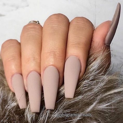 Ongles Beiges, Beige Nails Design, Beige Nails, Classy Acrylic Nails, Long Acrylic Nails Coffin, Coffin Nails Long, Acrylic Nails Coffin Short, Nagel Inspo, Heart Nails