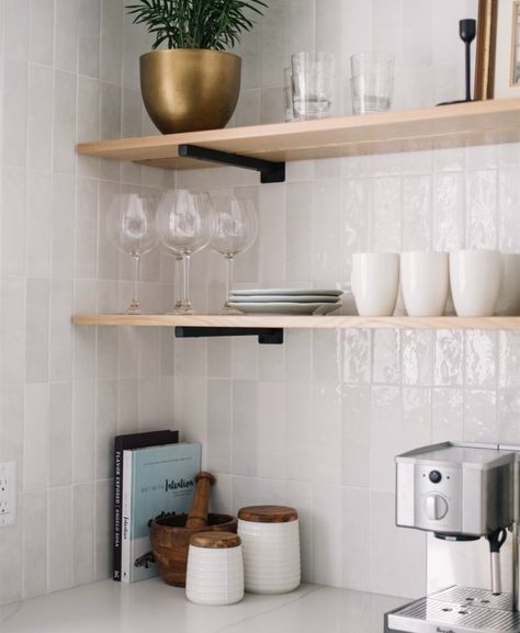 Kitchen Ideas Scandinavian, Kitchen Wall Tiles Backsplash, Kitchen Splashback Tiles, Farmhouse Kitchen Backsplash, White Kitchen Tiles, White Kitchen Backsplash, White Tile Backsplash, Condo Kitchen, Kitchen Backsplash Designs