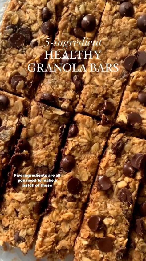 Five ingredients are all you need to make a batch of these easy Homemade Peanut Butter Granola Bars. These homemade granola bars are gluten-free, soft-baked, studded with chocolate chips, and perfect for healthy snaking. You'll never buy store-bought granola bars again! Homemade Peanut Butter Granola Bars, Homemade Granola Bars Healthy, Peanut Butter Granola Bars, Homemade Granola Healthy, Healthy Granola, Healthy Granola Bars, Granola Recipe Bars, Peanut Butter Granola, Homemade Granola Bars