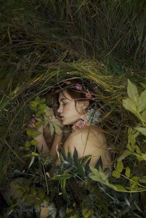 Fashion Art Photography, Fantasy Photography, Foto Art, Ap Art, Wild Nature, Forest Fairy, Shoot Inspiration, Foto Pose, Foto Inspiration