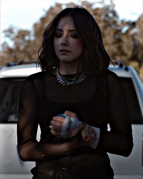 Emo daisy Daisy Johnson Hair, Quake Aesthetic, Daisy Johnson Aesthetic, Marvel Hunger Games, Agents Of Shield Daisy, Parallel Dimension, Chloé Wang, Shield Cast, Black Dress Red Carpet