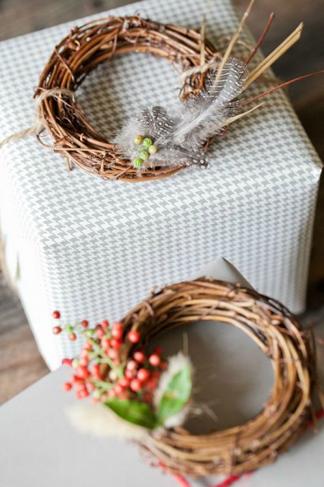 Use this tutorial to create a mini twig wreath. Diy Mini Wreath, Mini Wreath Diy, Decorating Presents, Twig Wreaths, Winter Entertaining, Entertaining Tips, Mini Wreath, Small Wreaths, Mini Wreaths