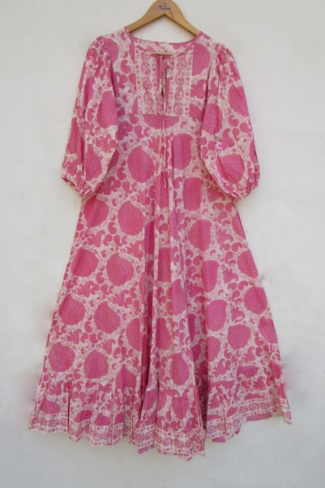 "ITEM DESCRIPTION queen pink paisley printed cotton long maxi dress - Henley neckline with cotton ties maxi dress - 3/4th sleeve maxi dress Features: 3/4th sleeve, Henley neck, Long dress Material: Cotton cambric Fabric: 100% cotton soft light weight ethnic print fabrics  Sleeve Length = 18 inch For more sizes & their measurement, please refer our below chart to understand the sizes variations available with us For your size requirement, please mention your size in seller note at the time of buy Maxi Design, Lace Dress Design, Neck Designs For Suits, Tie Maxi Dress, Cotton Long Dress, Pakistani Dresses Casual, Floral Cotton Dress, Modest Dresses Casual, Dress Design Patterns