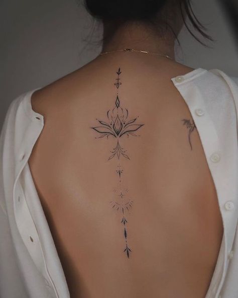 Muster Tattoos, Spine Tattoos For Women, Classy Tattoos, Spine Tattoo, Back Tattoo Women, Discreet Tattoos, Spine Tattoos, Subtle Tattoos, Feather Tattoos