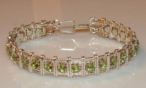 Bonnie Triola's Tennis Bracelet | Classic Wire Jewelry Wrap Bracelet Tutorial, Wire Crystal, Crystal Wrap, Wrapping Tutorial, Wire Jewelry Patterns, Wire Wrapping Tutorial, Wire Wrapped Jewelry Diy, Wire Jewelry Making, Wire Wrapped Jewelry Tutorials