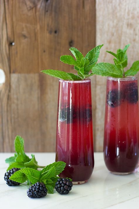 A summery spin on the classic mimosa flavored with fresh muddled blackberries and mint. Perfect for special occasions and sunny outdoor happy hours. | #blackberrymimosa #mimosas #cocktailswithblackberries #springcocktails #summercocktails Best Mimosa Recipe, Mimosa Recipes, Cheese Galette, Mimosa Drink, Mimosa Recipe, Candied Orange, Make Simple Syrup, Candied Orange Peel, Champagne Cocktail