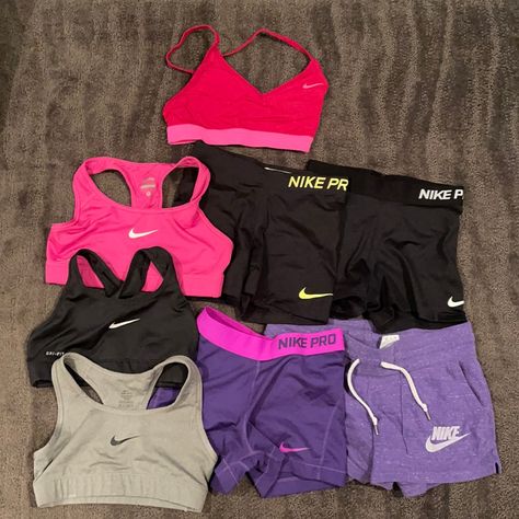 From Non Smoking Home, Some In Brand New Condition, Some Show A Little Wear Nike Pro Shorts And Bra Set, Nike Pros Collection, Basketball Shorts Women Outfit, Nike Pros Shorts, Baddies Hairstyle, Track Clothes, Athletic Outfit Ideas, Track Fits, Nike Sets