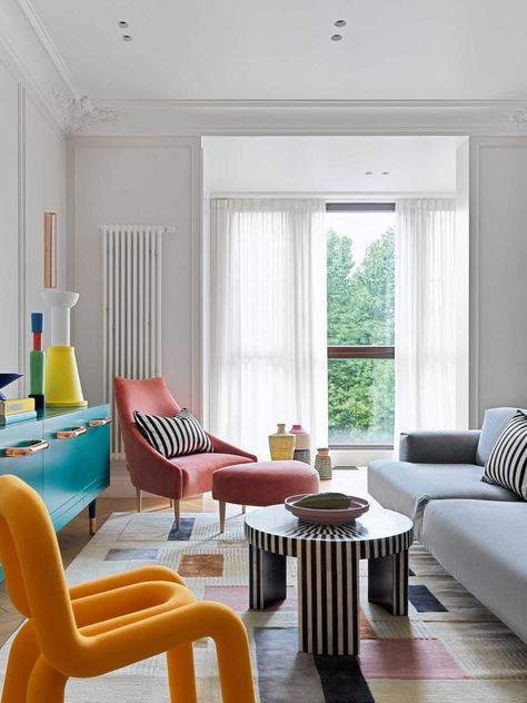 A Colorful Apartment in Moscow With a Parisian Feel Modern Colourful Interior, Booth Inspo Aesthetic, Colorful Apartment Decor, Memphis Furniture, Postmodern Interior Design, Furniture Design Unique, Bold Interior Design, Design Interior Modern, Colorful Apartment