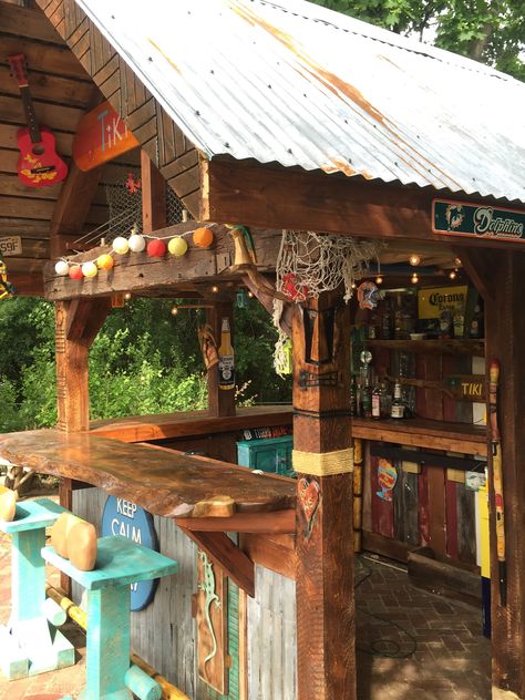 Back Porch Bar Ideas Diy, Garden Tiki Bar Ideas, Tiki Bar By Pool, Tiki Bar Shed Ideas, Tikki Bar Backyard Diy, At Home Tiki Bar, Tiki Bar Restaurant Ideas, Rustic Tiki Bar Ideas, Tiki Pool Bar