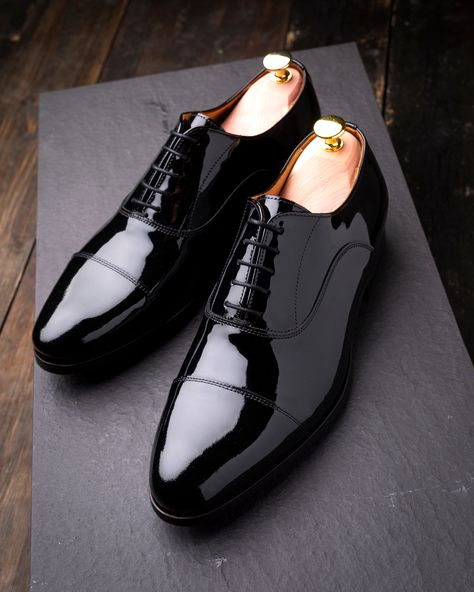 Black Shoes For Tuxedo, Wedding Shoes For Men Black, Shiny Oxford Shoes Outfit, Black Wedding Shoes For Groom, Shiny Suit Shoes, Wedding Groom Shoes Black, Men Wedding Shoes Grooms Black, Black Oxford Shoes Men, Grooms Wedding Shoes