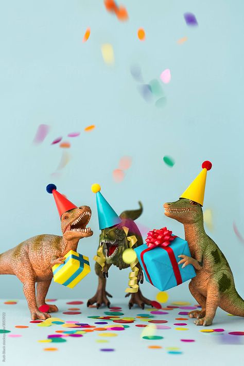 Threerex Birthday, Happy Birthday Dinosaur, Dino Decor, Festa Jurassic Park, Dinosaur Birthday Theme, Jurassic Park Birthday, Dinosaur Birthday Party Decorations, Dinosaur Birthday Cakes, Birthday Dinosaur