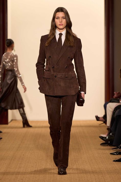 Ralph Lauren Runway, Ralph Lauren Looks, Ralph Lauren Suits, Ralph Lauren Fall, Fashion Newsletter, Ralph Lauren Collection, Mode Hijab, Mode Inspo, Fashion Show Collection