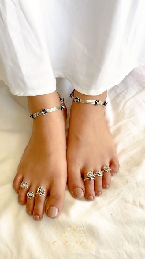 AARAI JEWELLERY’s Instagram profile post: “Jewellery in Frame: 📌 Daisy Flower Toe Ring Pair 📌 Peacock Motif Toe Ring Pair 📌 Lotus Toe Ring Pair 📌 Rose Anklet Pair Let your feet…” Apsara Aesthetic, Toe Ring Designs Silver Indian, Feet Jewellery, Toe Jewelry, Toe Ring Designs, Gold Toe Rings, Peacock Motif, Bridal Anklet, Legs Ring