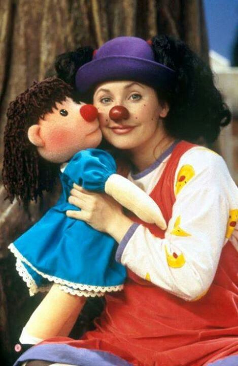 This was one of my favorite childhood TV show  I remember doing the clock rug stretch Big Comfy Couch, The Big Comfy Couch, 90s Memories, A Clown, Comfy Couch, 90s Baby, 90s Childhood, Oldies But Goodies, 90s Nostalgia