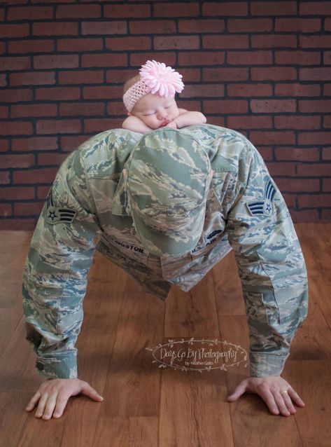 The emotional stories behind these images will make you proud to be an American. Military Baby Pictures, Army Baby, Military Baby, Military Photography, Military Love, Foto Baby, Newborn Shoot, Military Photos, Newborn Baby Photography