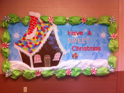 Ginger Bread House Bulletin Board Ideas, Gingerbread Themed Bulletin Board, Christmas Bulletin Board Ideas Gingerbread, Christmas Cookie Bulletin Board, Gingerbread House Bulletin Board, Gingerbread Bulletin Board Ideas, Gingerbread Bulletin Board, Preschool Decorations, Christmas Bulletin Board Ideas