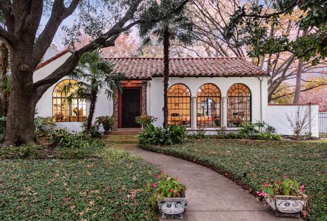 Hot Property: Stunning, Spanish Colonial Style in Highland Park - D Magazine Spanish Bungalow Courtyard, Spanish Homes Exterior Hacienda Style, Spanish Colonial Style Homes, Spanish Home Exteriors, Spanish House Exterior, Spanish Style Home Exterior, Spanish Colonial Decor, Michigan Lake House, Spanish Colonial Homes