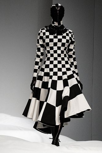 I love everything about this dress, especially the pattern :) Black And White Outfits, Tommy James, Chess Queen, Andy Williams, Gareth Pugh, Inspired Fashion, White Outfits, Chess Board, Chess