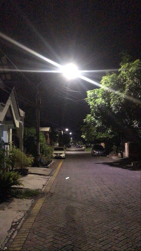 Tempat Les, Night Walking Aesthetic, Funny Face Photo, Skateboard Aesthetic, Fotografi Urban, Pap Random, Filipino Funny, Cool Boy Image, Wild Forest