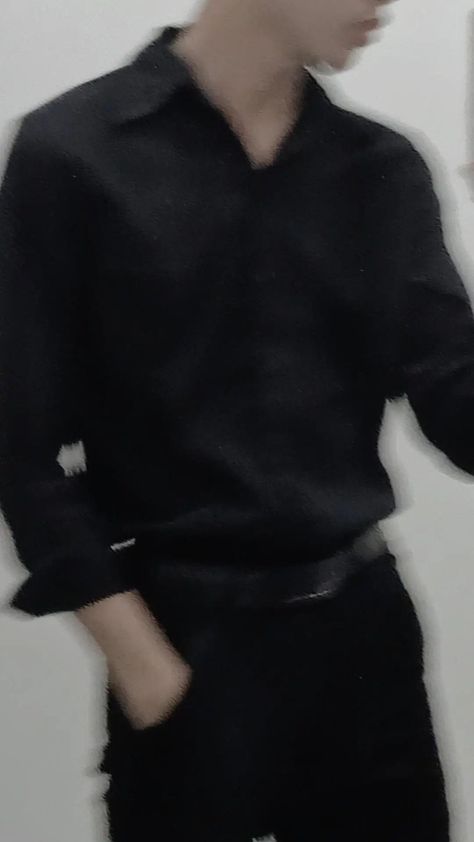 wallpaper Black Shirt Outfit Men Aesthetic, Hilman Ukasyah, Shirt Outfit Men Aesthetic, Aesthetic Black Shirt, Kemeja Style, Outfit Men Aesthetic, Black Shirt Outfit, Black Shirt Outfit Men, Starboy Outfit