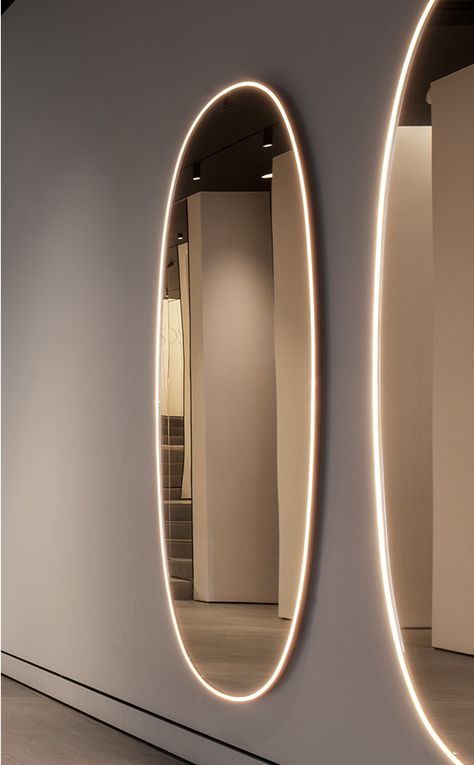 Mirror Wall Design, Modern Mirror Design, Wall Mirror Design, Flos Light, Mirror Lighting, Mirror Interior Design, Lighted Mirror, Mirror Design Wall, Mirror Light