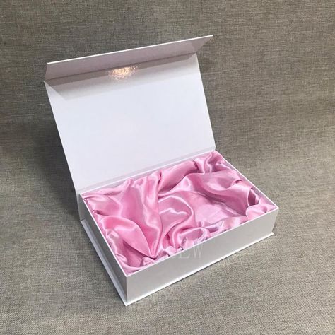 Custom Glossy white hair accessories box packaging with lining Luxury Hair Packaging, Luxury Wig Packaging, Hair Boxes Packaging, Hair Bundle Packaging Ideas, Selling Bundles Of Hair, Wig Packaging Ideas, Accessories Packaging Ideas, Hair Packaging Ideas, Hair Accessories Box