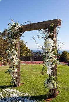 Flower Garden Wedding Ideas, Woods Wedding Ceremony, Wood Wedding Arches, Wooden Wedding Arches, Wedding Arbors, Wedding Arch Rustic, Mandap Decor, Wedding Ceremony Arch, Arch Decoration