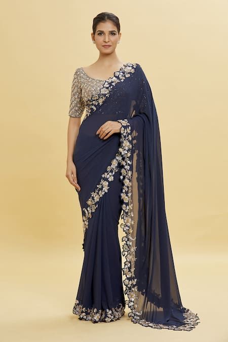 Sarees For Girls, New Saree Designs, Fashionable Saree Blouse Designs, Fancy Sarees Party Wear, Border Saree, Saree Blouse Patterns, Saree Designs Party Wear, Traditional Indian Outfits, Designer Saree Blouse Patterns