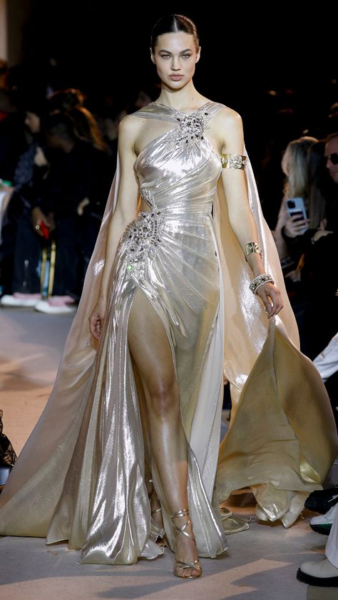 Couture Spring 2023, Runway Fashion Couture, Runway Outfits, Iconic Dresses, Spring Couture, Prom Dress Inspiration, Runway Dresses, Fairytale Dress, Zuhair Murad