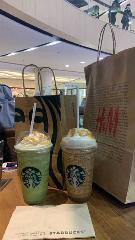 Aesthetic Starbucks Pictures, Starbucks Aesthetic Wallpaper, Coffee Pictures Instagram, Starbucks Fake Story, Starbucks Pictures, Minuman Starbucks, Aesthetic Starbucks, Starbucks Aesthetic, Food Captions