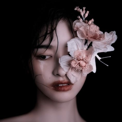 Hanahaki Pose Reference, Human Face Art Reference, Headshot Reference Pose, Photography Flowers Portrait, Hanahaki Disease Photography, Person Covered In Flowers, Hanahaki Photography, Portrait From Below, Art Reference Photos Lighting