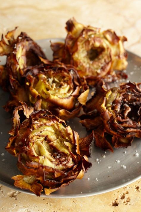 Fried Artichokes, Roman Women, Fried Artichoke, Artichoke Recipes, Williams Sonoma, Vegetable Dishes, Artichoke, Appetizer Snacks, I Love Food